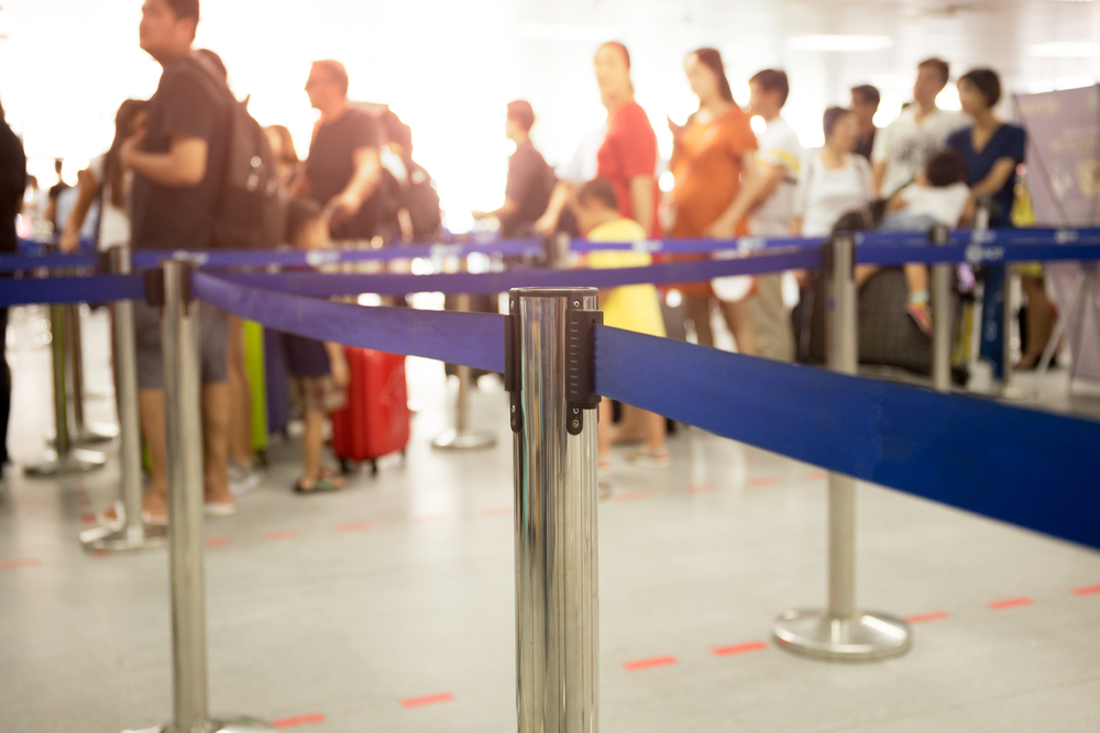 Passengers,Check-in,Line,At,The,Airport,On,Vacation